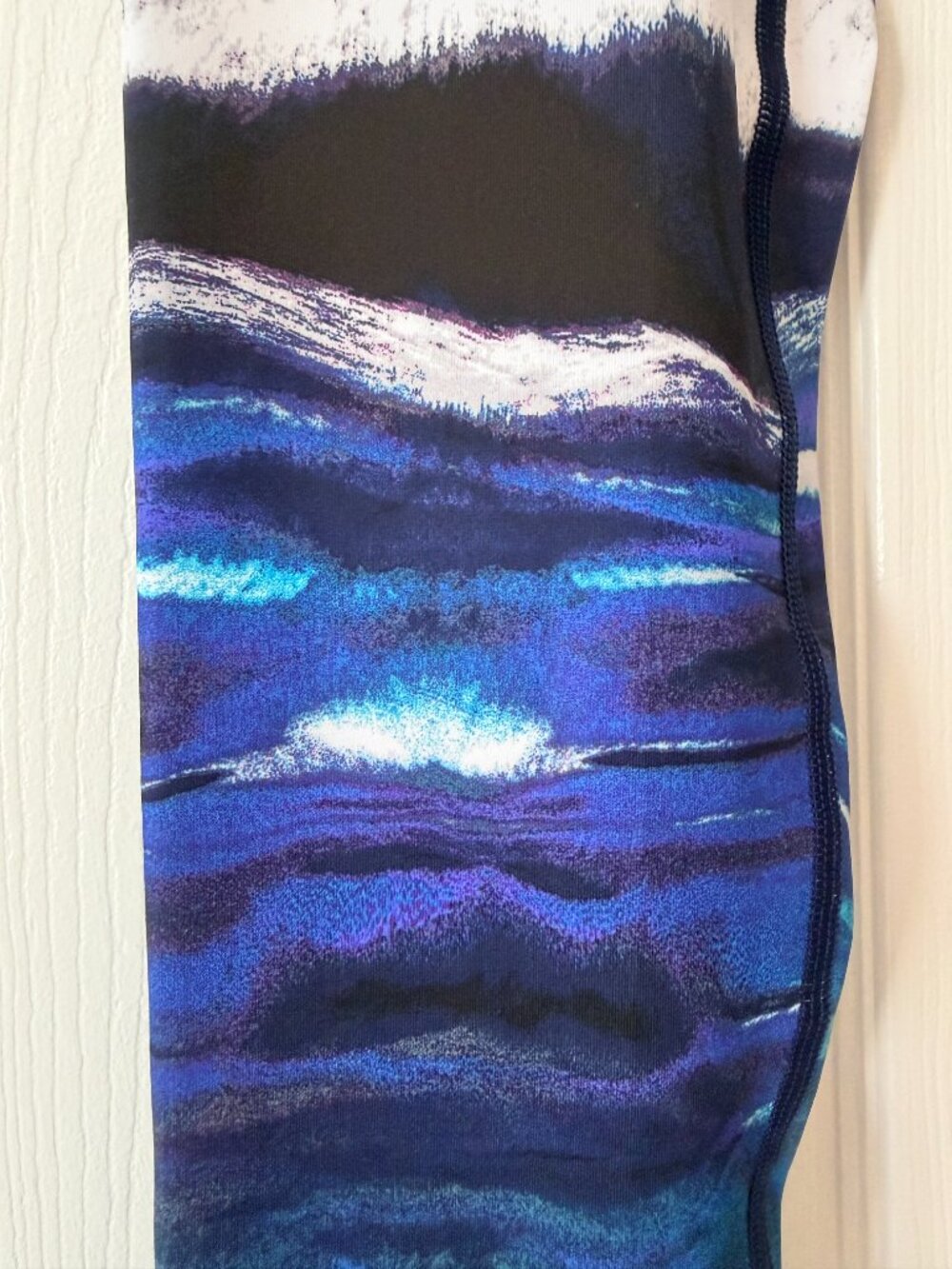 APANA Women's Performance Leggings / yoga pants "Ocean Watercolor", Sz Med, NWOT